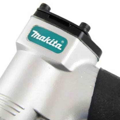 Grampeador Pneumático At 1216 Az  Capacidade de 100 grampos Makita