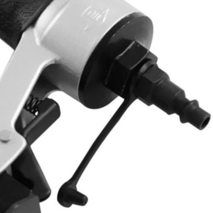 Grampeador Pneumático At 1216 Az  Capacidade de 100 grampos Makita