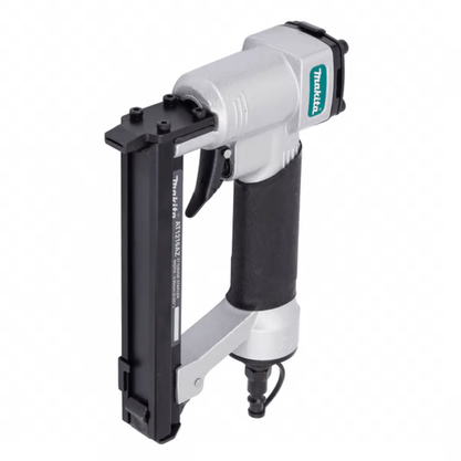 Grampeador Pneumático At 1216 Az  Capacidade de 100 grampos Makita